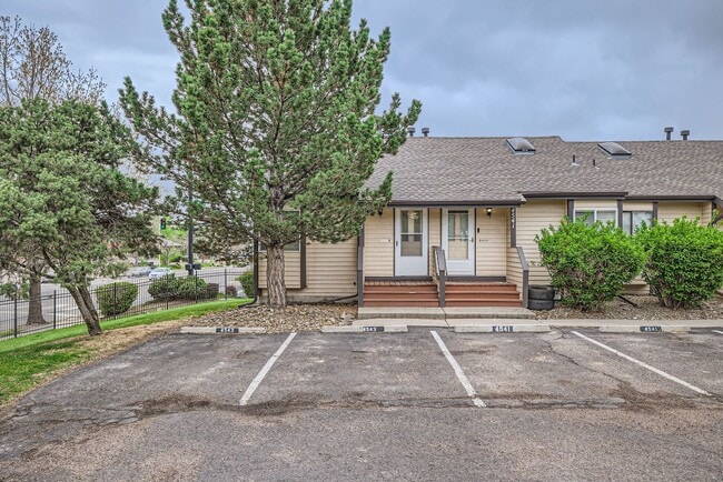 2 Bedroom, 1 1/2 Half Bath, End Unit Townhome! - 2 Bedroom, 1 1/2 Half Bath, End Unit Townhome!