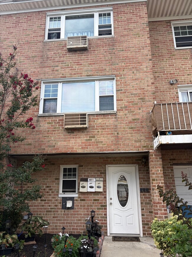 Main entrance - 657 Edison Ave