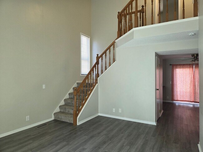 Foto del edificio - Beautifully Updated 2-Bedroom Townhome – Move-In Ready!