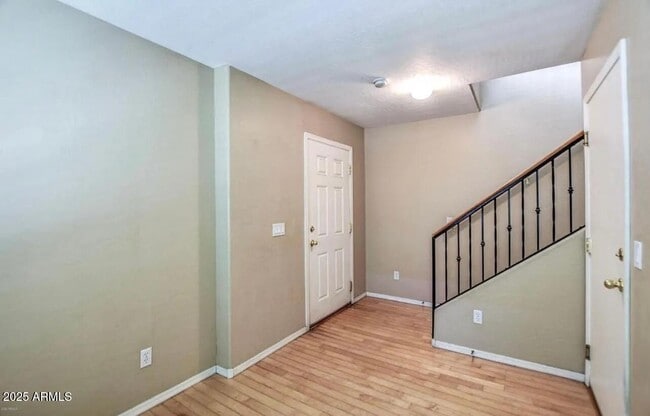 Building Photo - 880 W Aspen Way