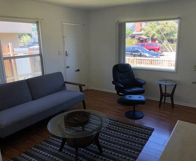 Building Photo - 4019 1/2 McLaughlin Ave