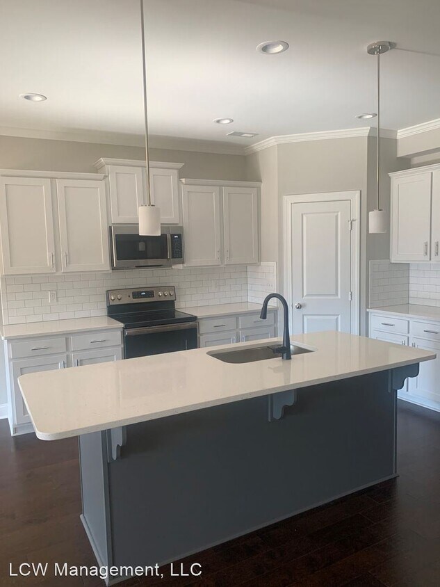 Foto principal - 3 br, 3 bath House - 6826 Magnolia Park Court