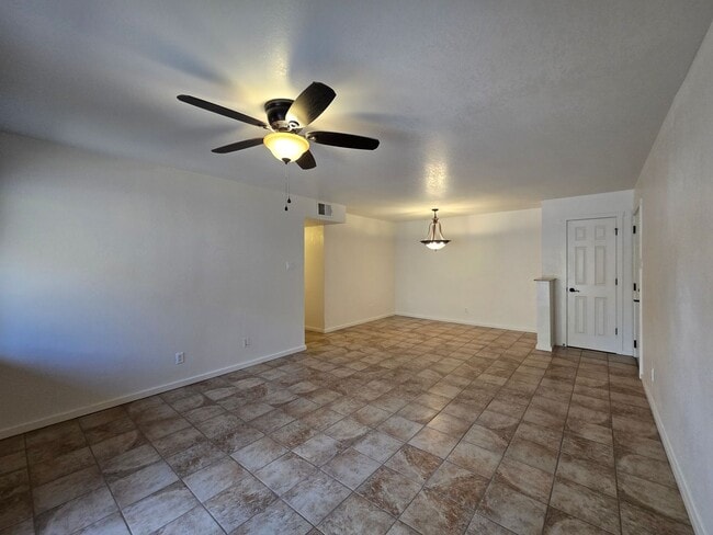 Foto del edificio - 601 W San Mateo Rd