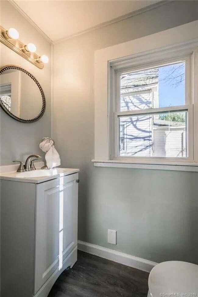 Foto del edificio - Charming 3BR House in Manchester