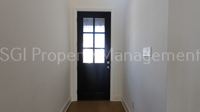 Building Photo - 3124 Engelman Dr
