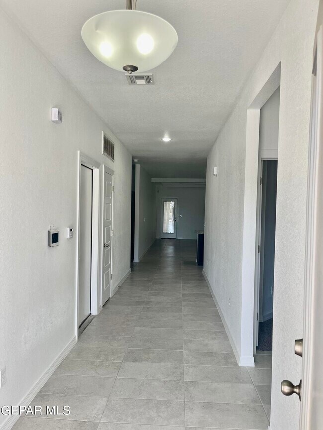 Foto del edificio - 13143 Oakhampton Ave