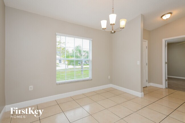 Building Photo - 2421 Regent Way