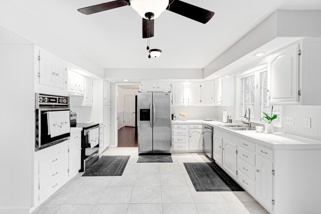 Building Photo - 5267 Fountainhead Ln