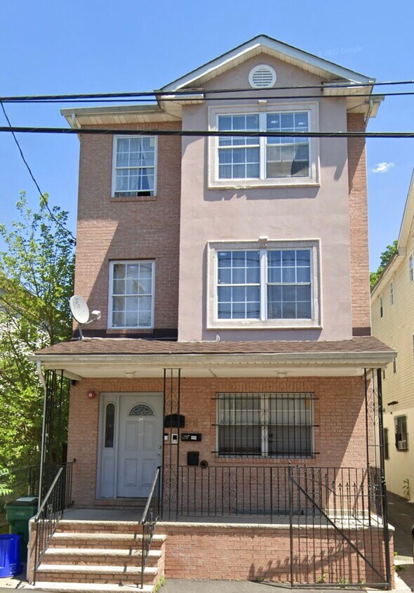 Primary Photo - 28 Kent St
