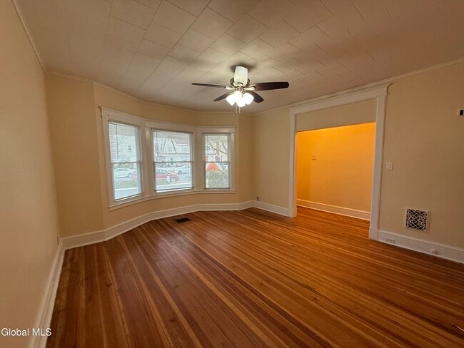 Foto del edificio - 278 Manning Blvd