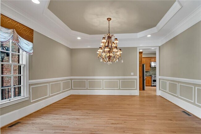 Building Photo - 545 Glengate Cove