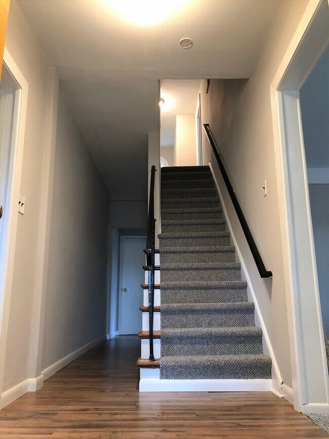 Building Photo - 360 Dehaven St