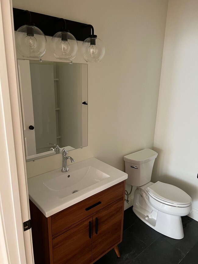 Building Photo - 146 Main St