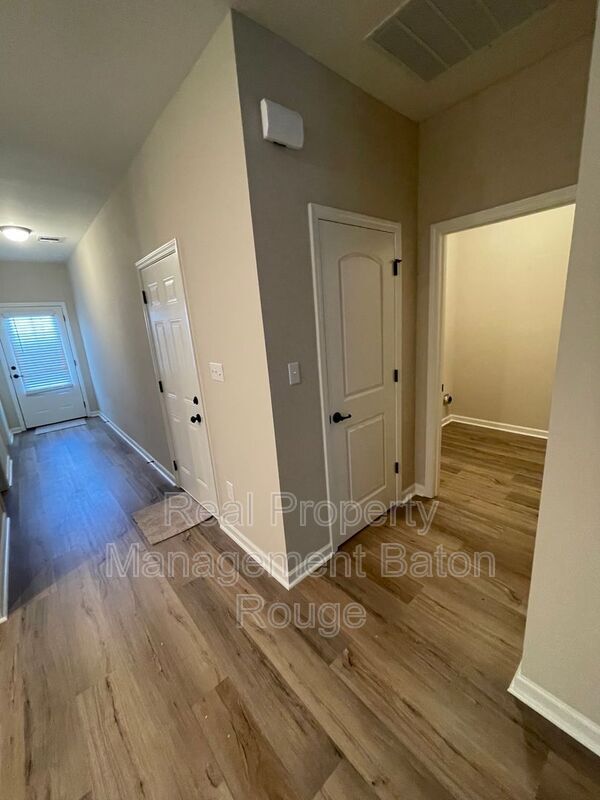 Building Photo - 17481 Berkshire Dr