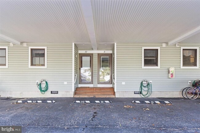 Building Photo - 9307 Chesapeake Dr