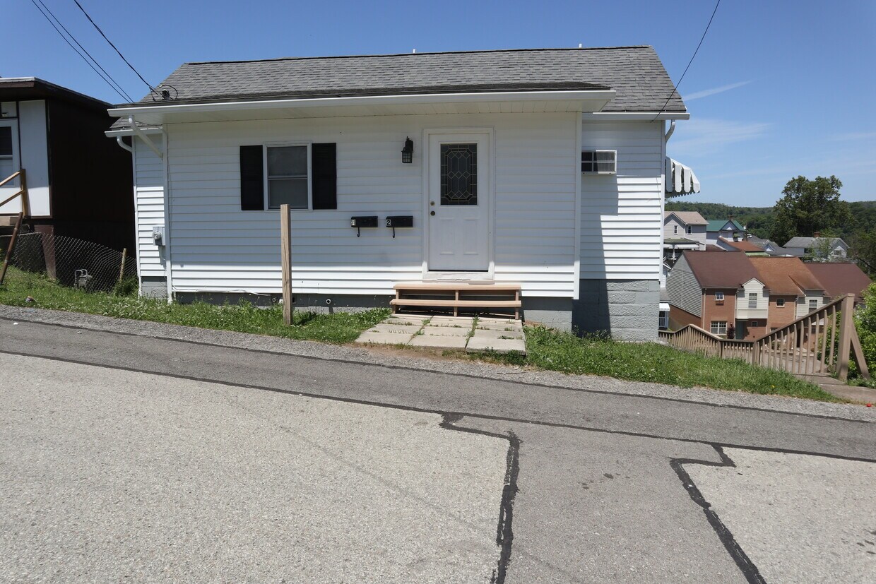 653 High St, California, PA 15419 Townhome Rentals in California PA