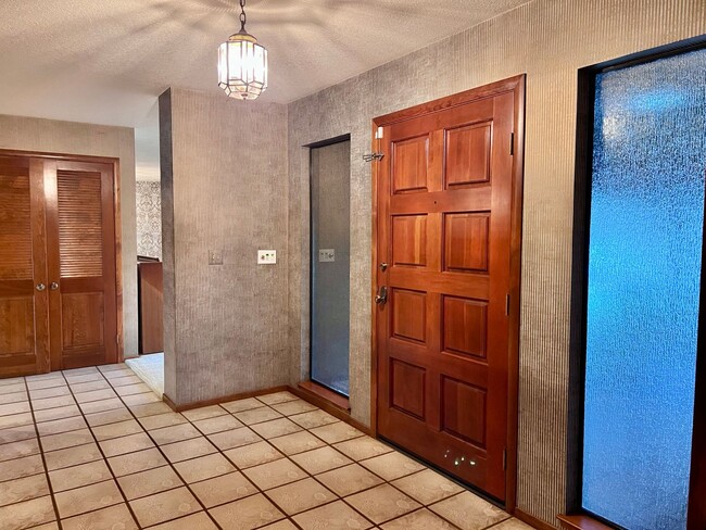 Building Photo - 4 Bed / 3 Bath | El Macero Home Available ...