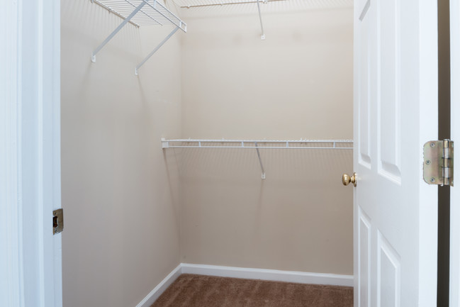 Walk-In Closet - Kings Pointe Apartments