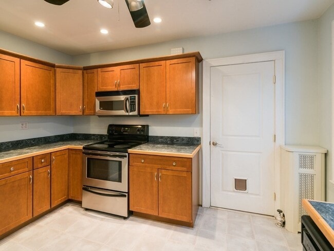 Building Photo - 65 Fiske St