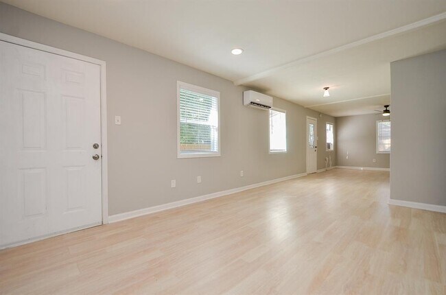 Building Photo - 908 Altic St