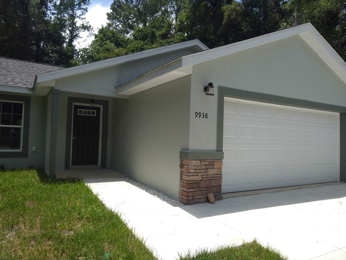 Foto principal - 9938 N Athenia Dr