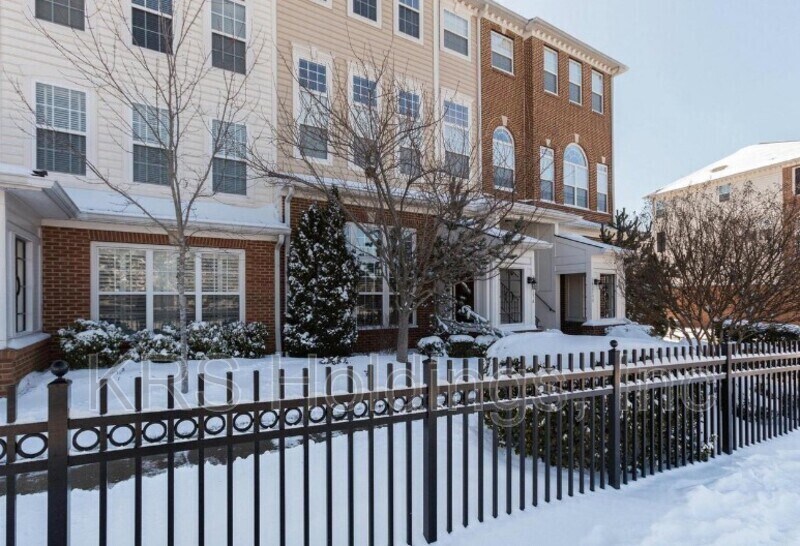 14217 St Germain Dr Unit 19, Centreville, VA 20121 Condo for Rent in