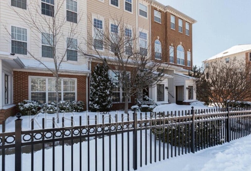 14217 St Germain Dr Unit 19, Centreville, VA 20121 Condo for Rent in