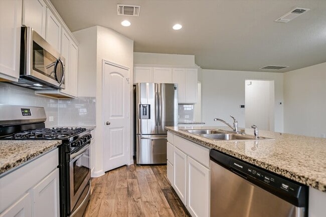 Building Photo - 1011 Pembroke Ct