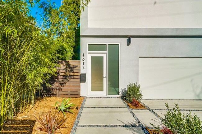 Building Photo - McCollum place