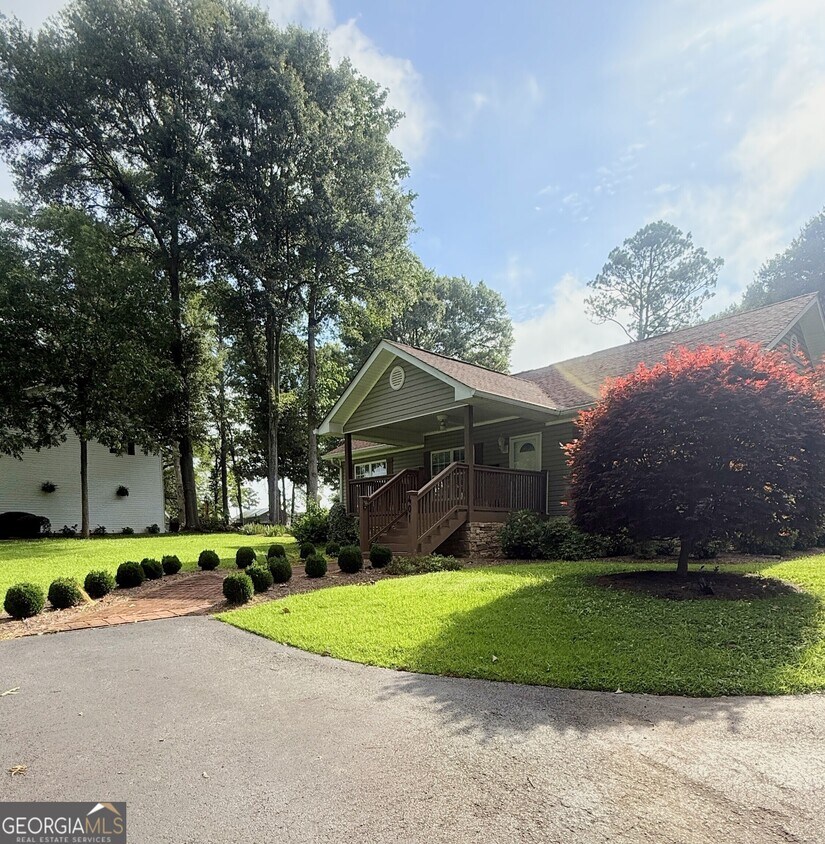 Primary Photo - 401 Stewart St