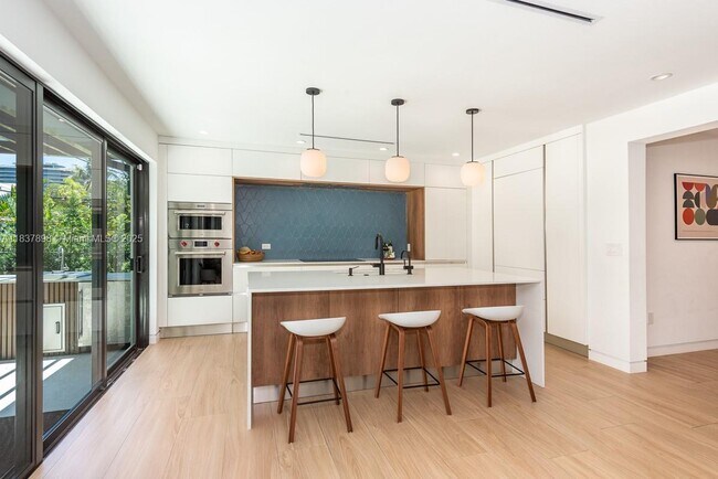 Foto del edificio - 8959 Abbott Ave