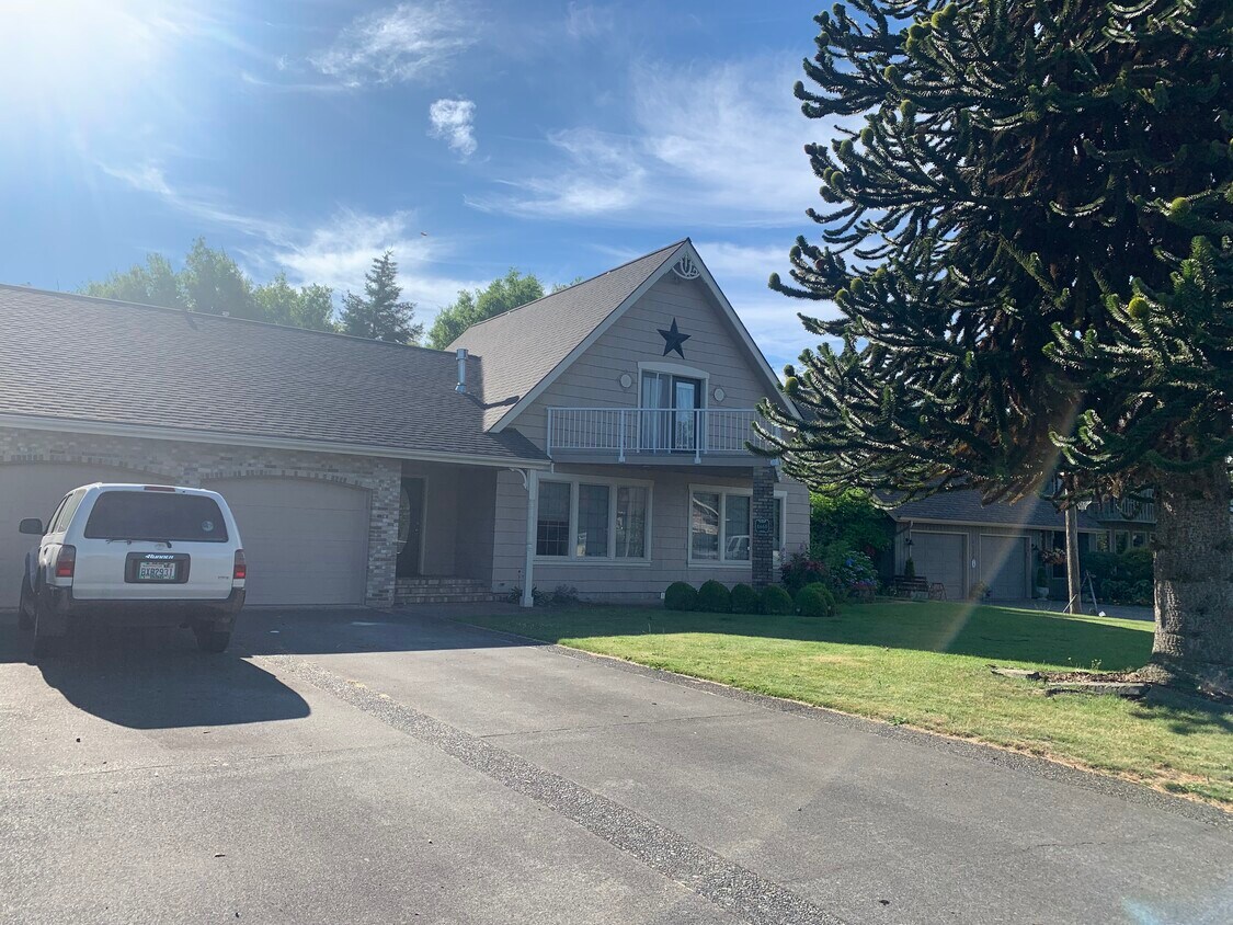 Primary Photo - 8660 Brookfield Dr