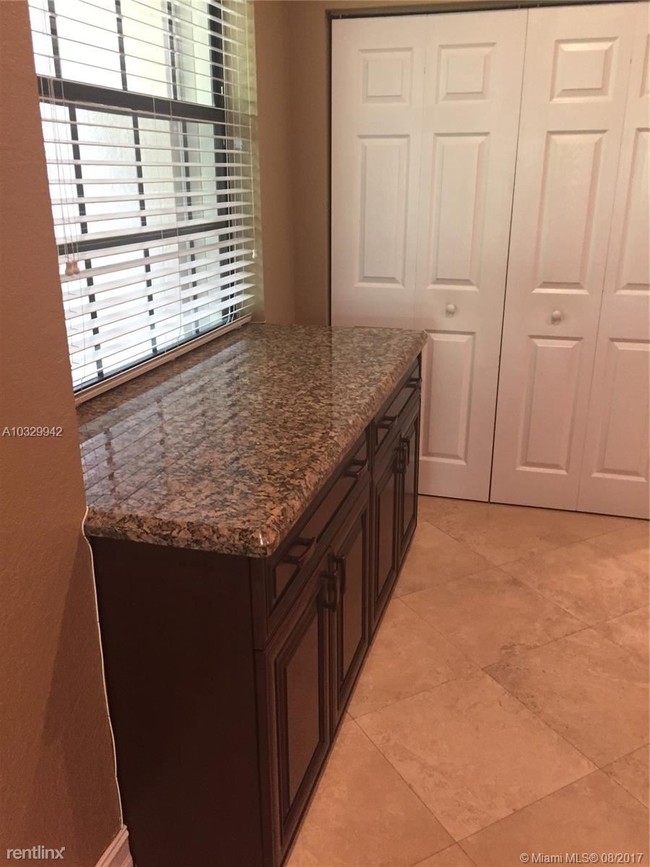 Foto del edificio - 3945 Orange Tree Ln