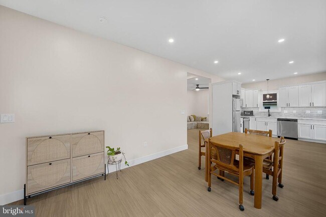 Foto del edificio - 75 Dreamland Park Dr