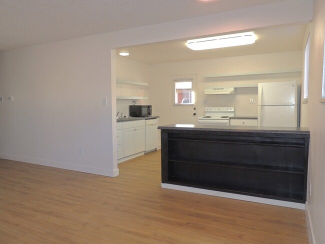 Building Photo - 208 Park Dr