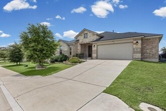 Building Photo - 1036 Almeria Bend