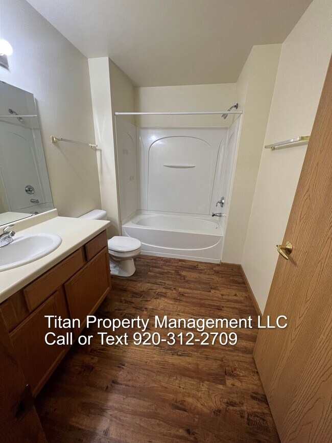 Building Photo - 1730 Robin Ave