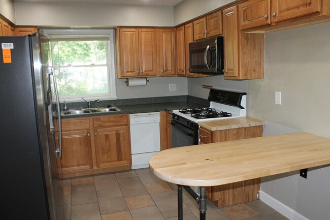 Building Photo - 63 Holly Dr