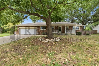 Building Photo - 428 Peach Tree Ln