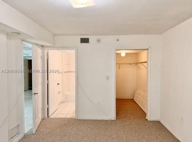 Foto del edificio - 2415 NW 16th St Rd