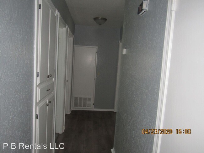Building Photo - 3 br, 1 bath House - 2523 NW 38th Place
