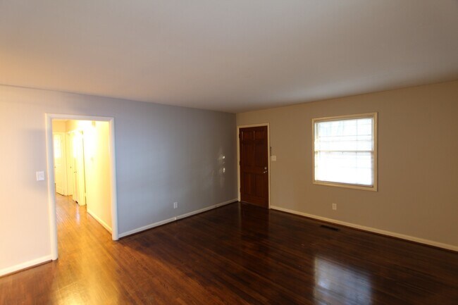 Foto del edificio - Great House with Fresh New Updates!!  Better Hurry!!