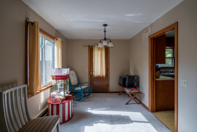 Building Photo - 323 Floral Ave