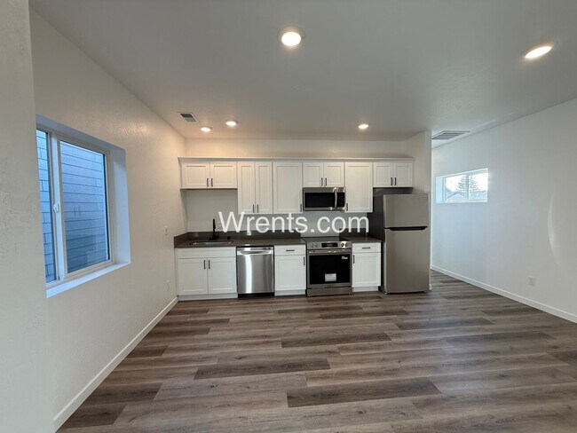 Building Photo - 3710-3712 E Liberty