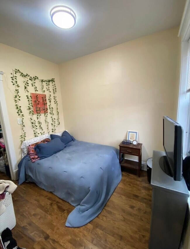 room #2 - 1536 W 17th St