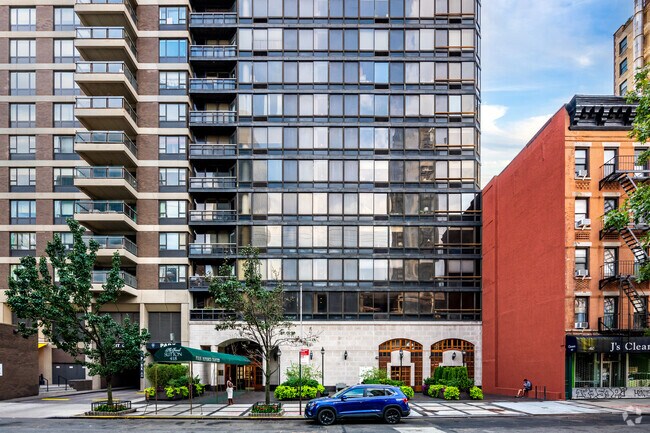 Vista exterior del edificio: 414-418 E 59th St - Manhattan, NY - Grand Sutton