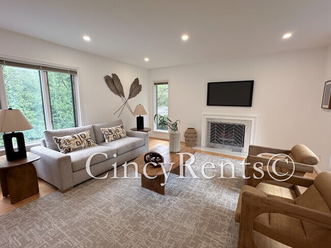 Foto del edificio - 7716 Creekwood Ln
