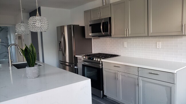 Building Photo - 1432 W Olympic Blvd