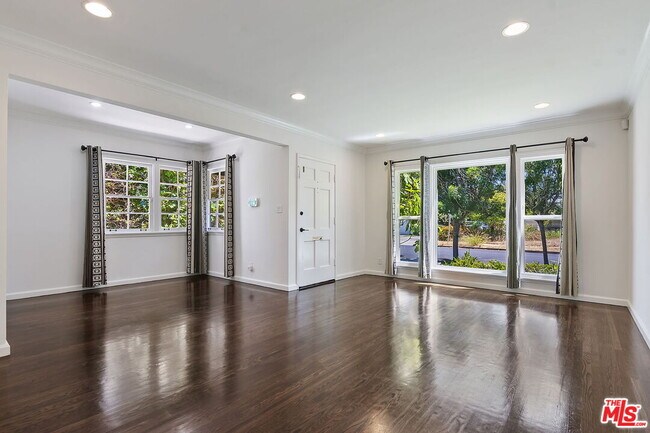 Building Photo - 2519 S Bentley Ave