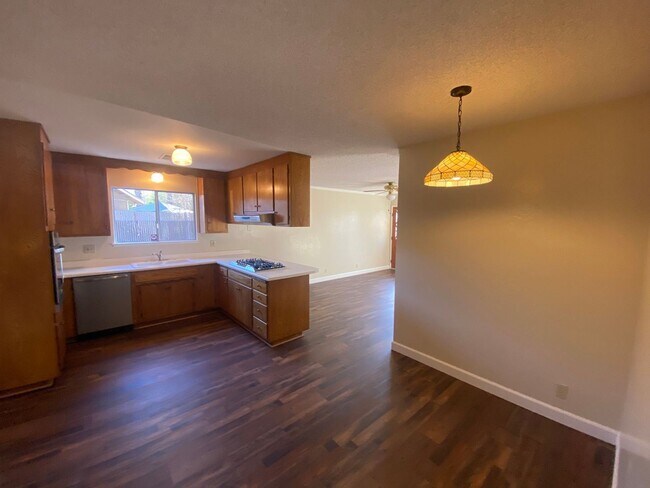 Building Photo - 3 br, 2 bath House - 1806 Hastings Ct